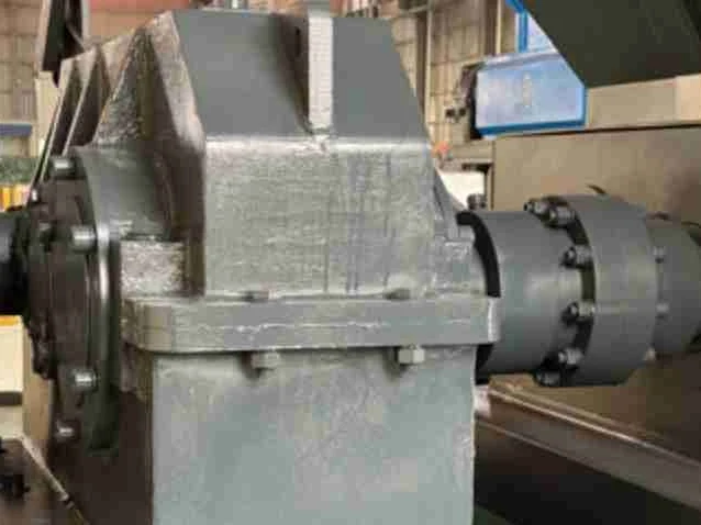 Pipe shredder feeding system